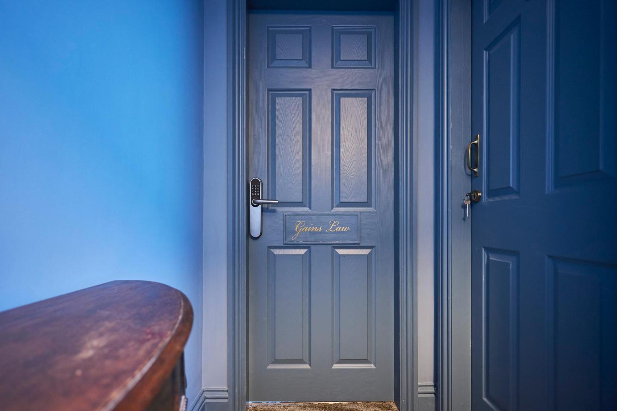 وولر Arlington House Hotel - Self Check-In Suites الغرفة الصورة